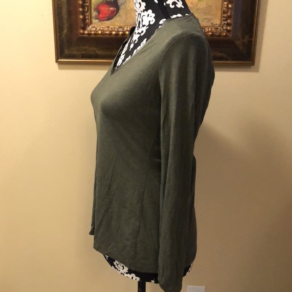WHBM Satin vert stripe back, double ribbon trim v-neck long-sleeved comfy top - Picture 2 of 8